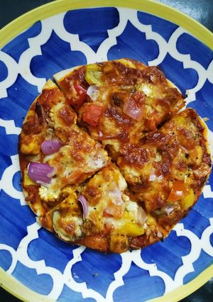 વેજીટેબલ પીઝા (Vegetable Pizza Recipe in Gujarati) રેસીપી મુખ્ય ફોટો