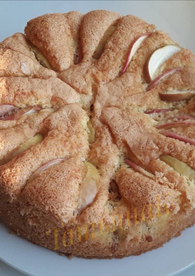 Шарлотка с яблоками