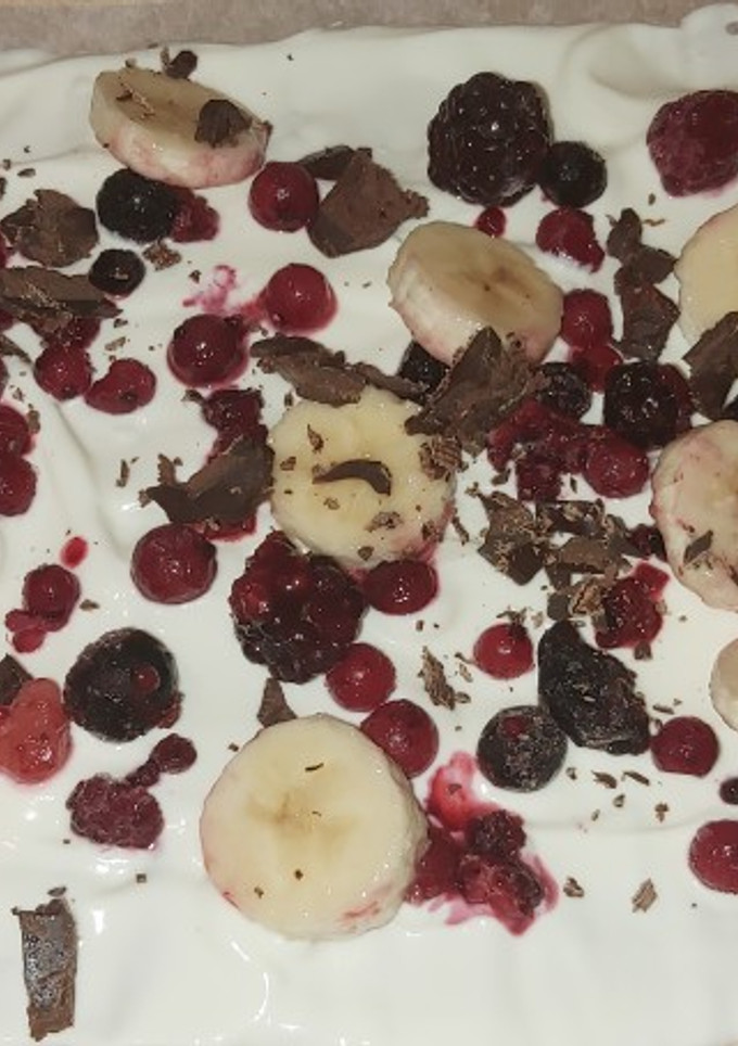 Una foto de Postre saludable de yogurt griego