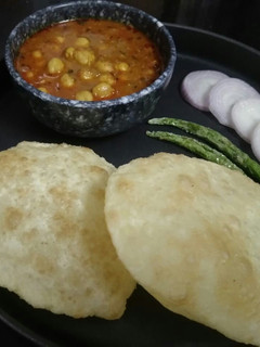 मैदा - सूजी भटूरे (Maida suji bhature recipe in Hindi) रेसिपी मुख्य फोटो