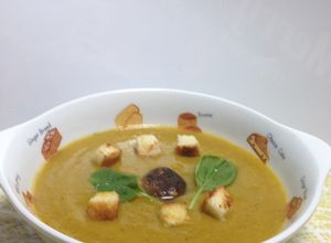 Una foto de Crema de verduras con hongos (shitake)
