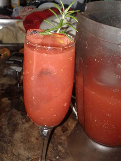 Una foto de Bebida de frutilla y vodka