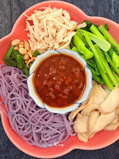 Hình của món Bún trộn ức gà eat clean.