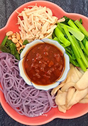 Hình của món Bún trộn ức gà eat clean.