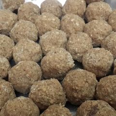 A picture of Alsi and wheat flour pinni panjabi style.