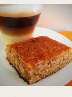 Una foto de Budín de banana exprés! En licuadora!! Esponjoso y húmedo! 1 2 3. Receta original de Adri Cocina!🌷