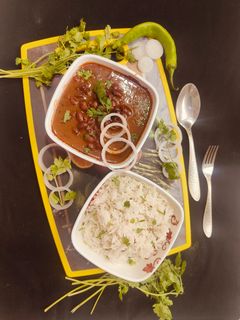 स्वादिष्ट राजमा इन रेस्टोरेंट स्टाइल रेसिपी मुख्य फोटो