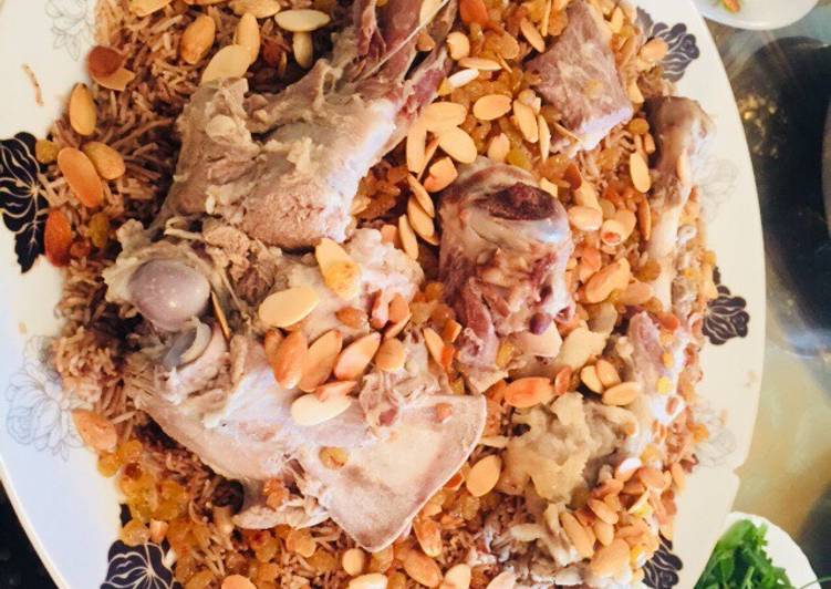 رز بالشعيرية والكشمش