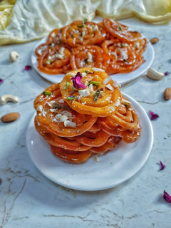 जलेबी (jalebi recipe in Hindi) रेसिपी मुख्य फोटो