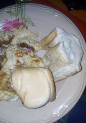 A picture of Fried egg and bread.