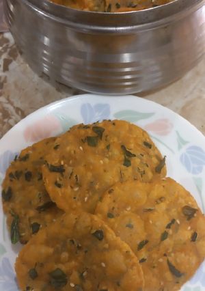 મેથી ની પૂરી (Methi Poori Recipe In Gujarati) રેસીપી મુખ્ય ફોટો