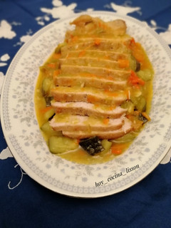 Una foto de Lomo de cerdo guisado con verduras