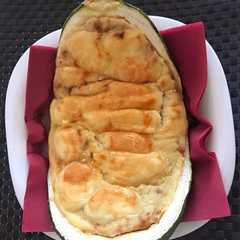 Una foto de Calabacín relleno de carne