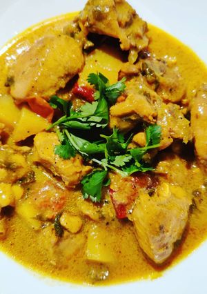 A picture of Chicken Stew with Basil & Dry Red Chilli.