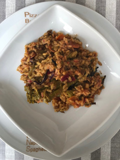 Una foto de Arroz de “popurrí vegetal”