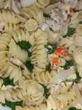 Pasta Spiral Goreng dan Ayam Pedas Berkeju
