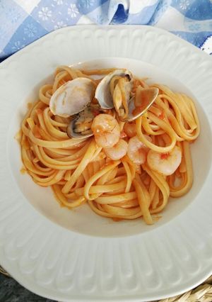 Foto principal de Tallarines a la marinera con almejas y gambas