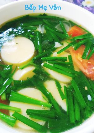 Hình của món Canh hẹ đậu hủ trứng và cà chua.