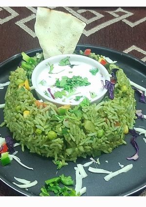 હૈદરાબાદી બિરયાની (Hyderabadi Biryani Recipe In Gujarati) રેસીપી મુખ્ય ફોટો