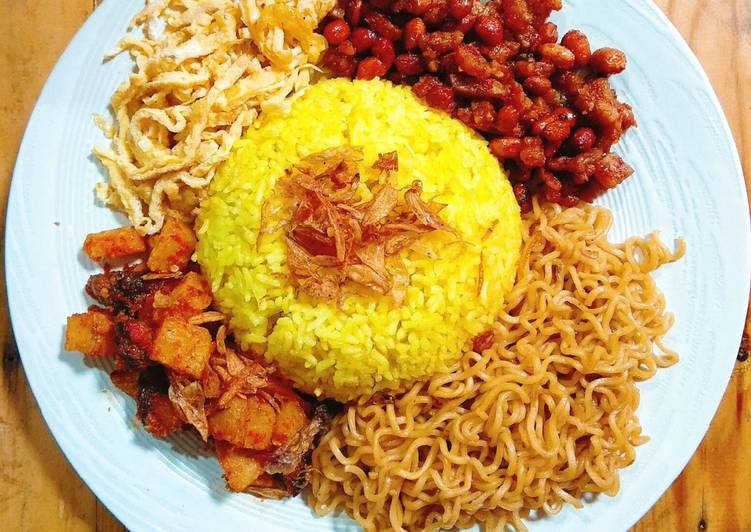 Resep Nasi Kuning Rice Cooker yang Menggugah Selera