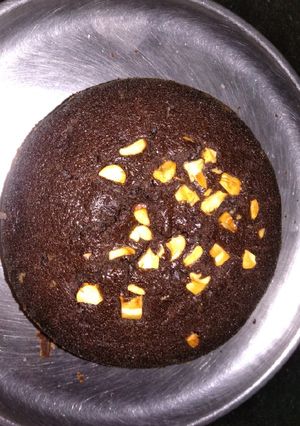 A picture of Choco Oero cashew cake.