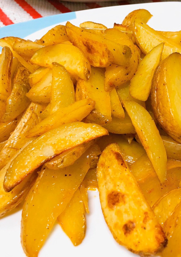 Una foto de Patatas gajos con especias!
