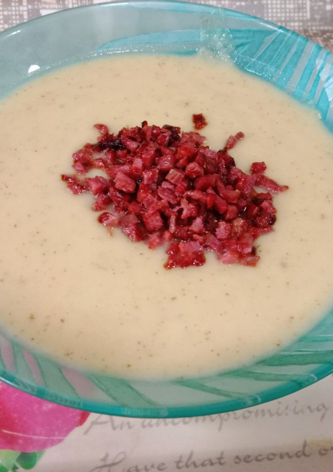 Una foto de Crema de calabacín, manzana y puerro