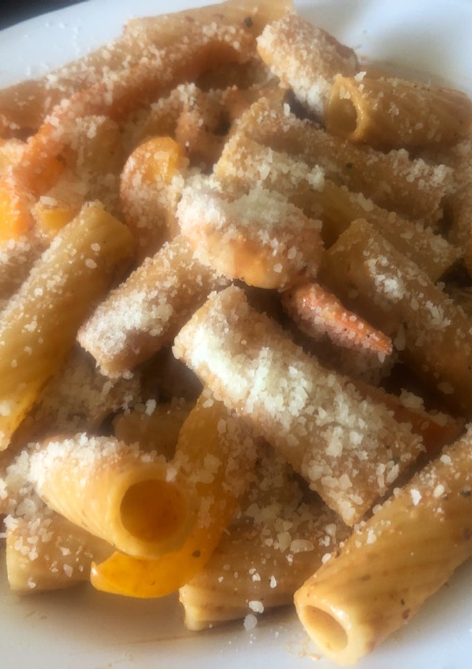 Una foto de Pasta de crema de chipotle con camarones