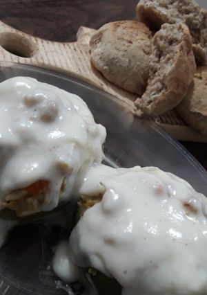 Una foto de Zapallitos rellenos con salsa blanca