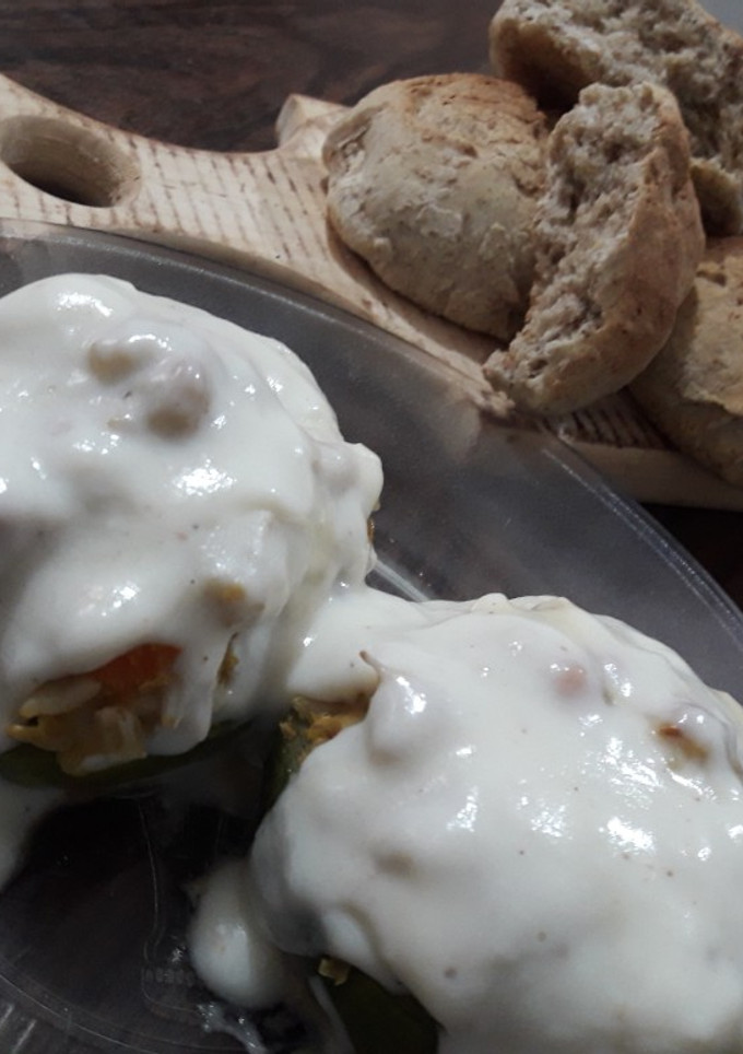 Una foto de Zapallitos rellenos con salsa blanca
