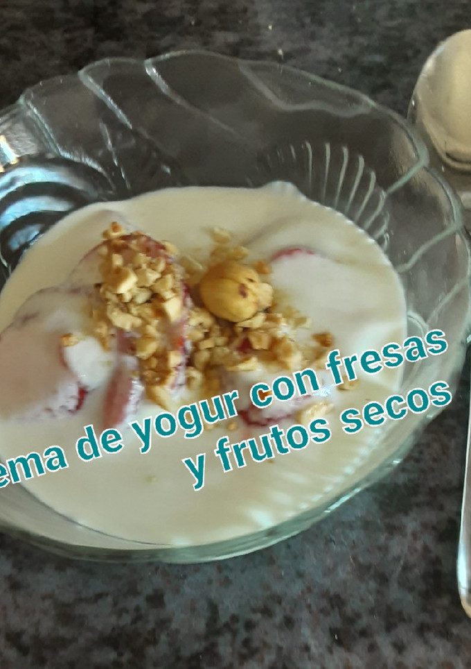 Una foto de ☆ Fresas con yogur y frutos secos