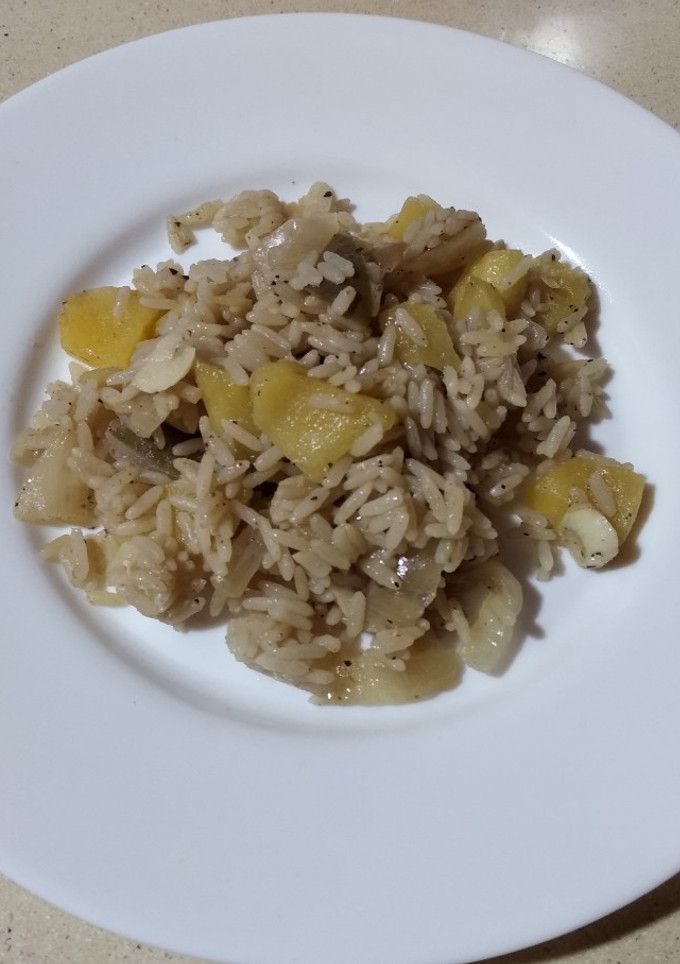 Una foto de Arroz con 🍎 manzana y 🫑 💚 verdes