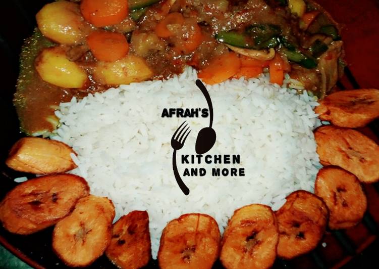 Recipe of Ultimate Vegetables chicken soup,white rice and fried plantain