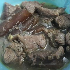 A picture of Pomo and beef peppersoup.