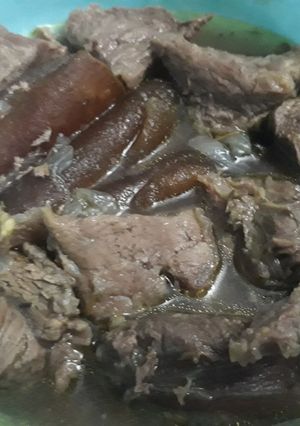 A picture of Pomo and beef peppersoup.