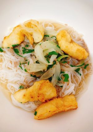 Hình của món Bún cua chả mực ăn sáng.
