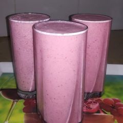 A picture of Fresh strawberry shake.