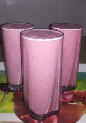 A picture of Fresh strawberry shake.
