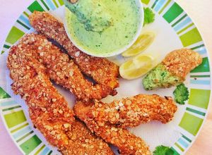 Una foto de Pollo crispy con salsa de hierbas