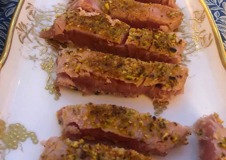 Tuna steak with pistachio crust