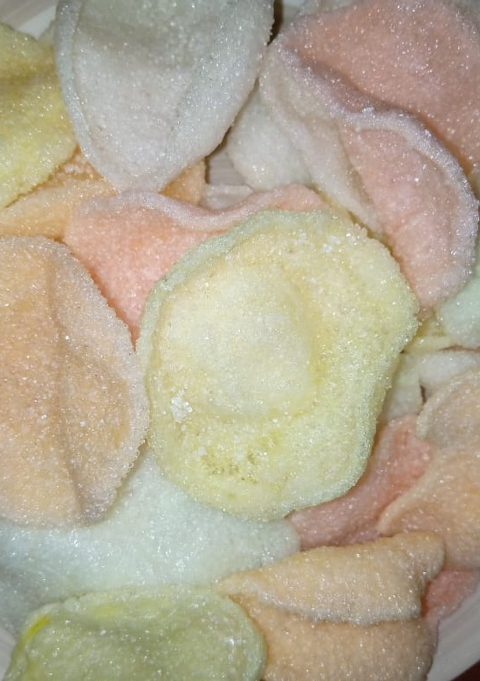 A picture of Prawn crackers.