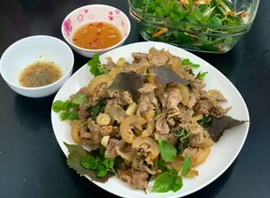 Hình của món Bò hấp sả - tía tô.