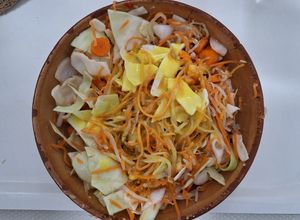 Foto principal de Ensalada Crujiente de Col y Brotes (Mambo Touch)