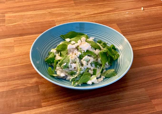 Orzo pasta with spinach, Broad beans and feta