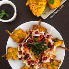 A picture of Palak Pakoda Chaat.