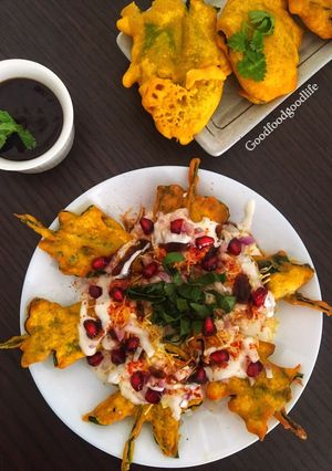 A picture of Palak Pakoda Chaat.