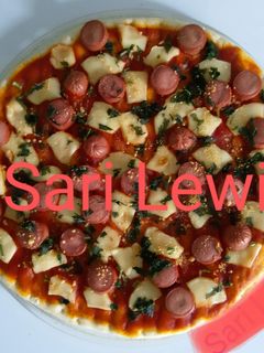 Una foto de Pizza de salchichas y queso en horno microondas (6 ingredientes)
