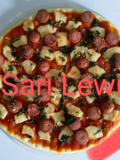 Foto principal de Pizza de salchichas y queso en horno microondas (6 ingredientes)