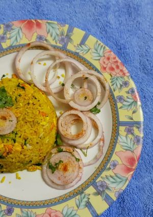A picture of Instant egg fried rice.