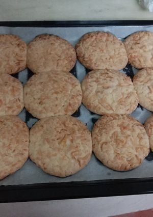 A picture of Crispy easy coconut cookies.